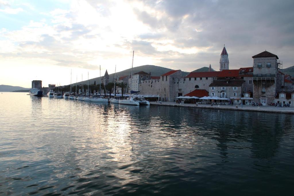 Apartments Villa Filip Trogir Quarto foto
